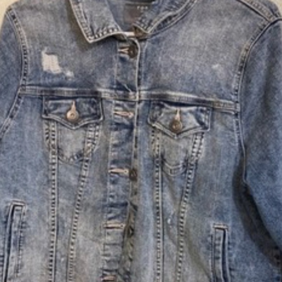Torrid women’s denim jacket size 1 light wash distressed - Picture 1 of 14